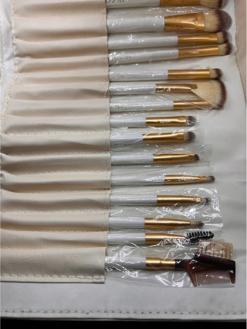 18-Piece Makeup Brush Set with Cream Faux Leather Roll-Up Case